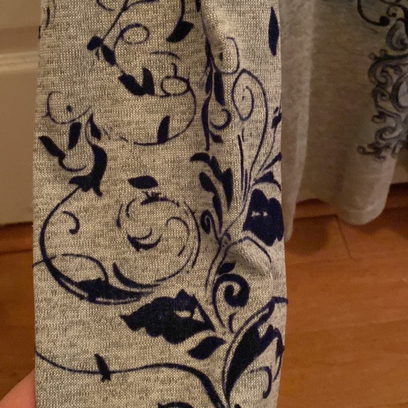 Dress Barn Women’s 2X Grey Blouse - Picture 4 of 7